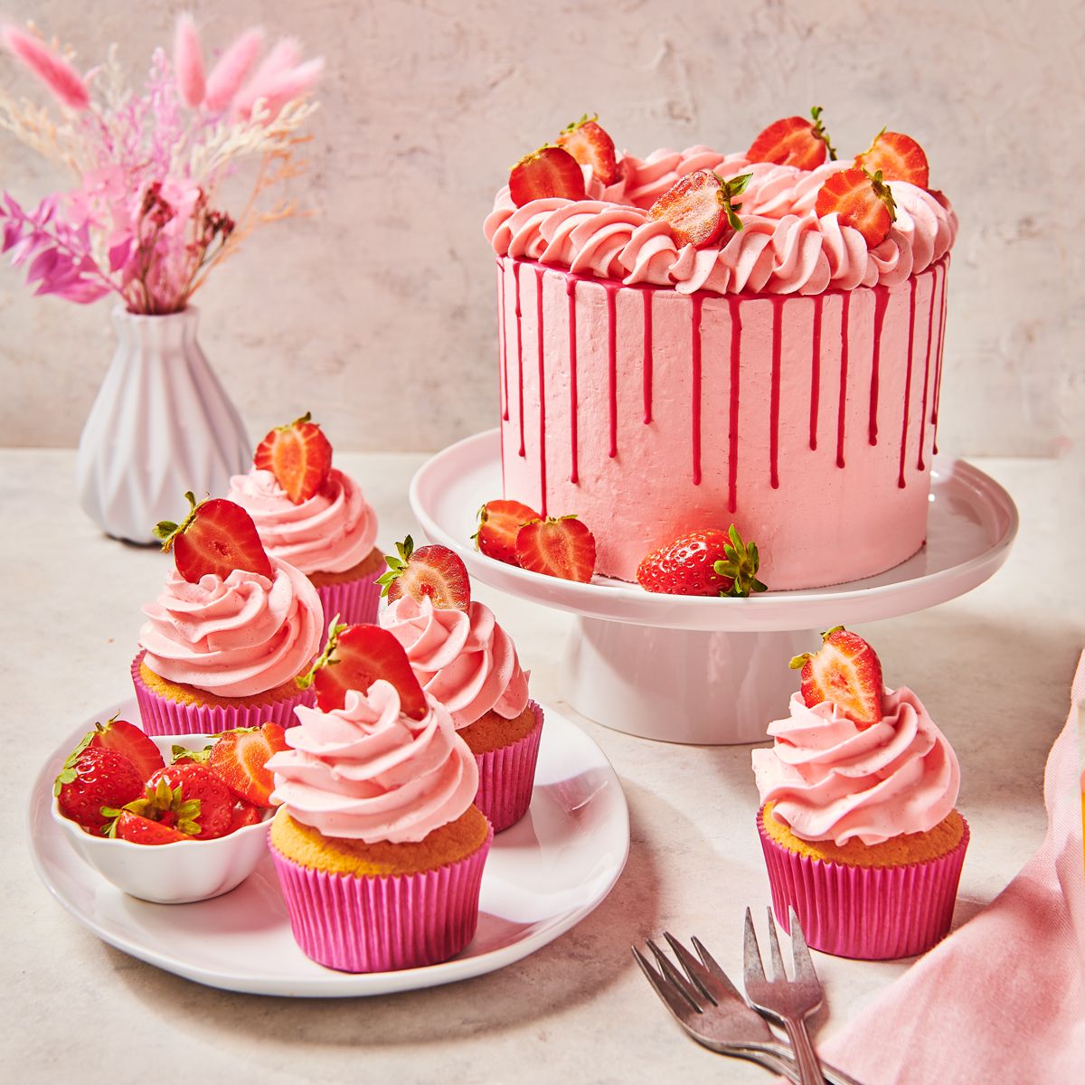 FunCakes Mix for Enchanted Cream® Strawberry 450g - Afbeelding 2
